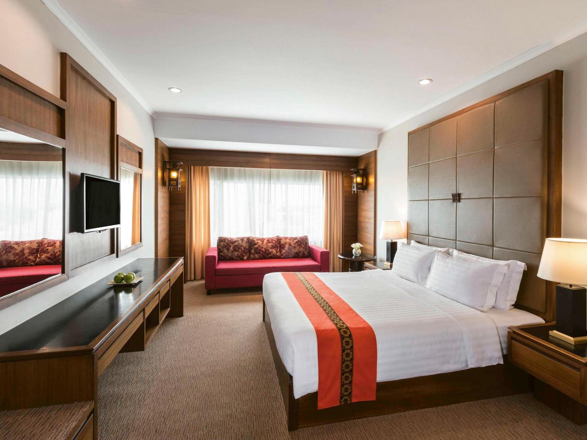 Movenpick Suriwongse Hotel Chiang Mai Exterior foto